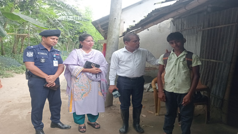 স্কুল ফিরল ঝরে পড়ার পথে থাকা শিক্ষার্থী, জেলা প্রশ...