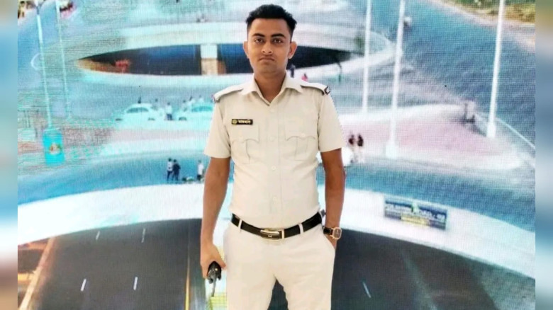 ফুলবাড়িয়ায় নিখোঁজের ১০ দিন পর কাস্টমস সিপাহীর লাশে...