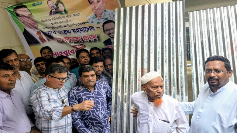 বাঁশখালীতে বন্যায় ক্ষতিগ্রস্ত মানুষের পাশে রয়েছে স...