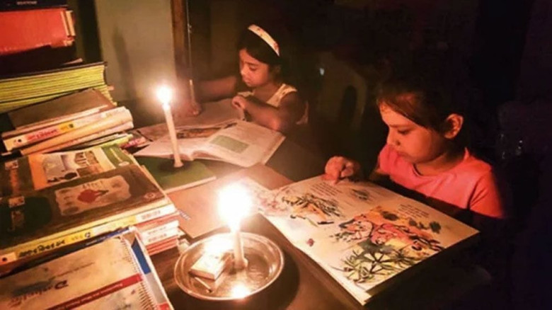 বিদ্যুৎ সংকটে শিক্ষার্থীদের লেখাপড়ায় ব্যাঘাত, ভোগা...