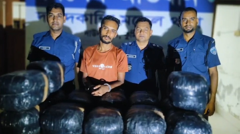 মেঘনা-গোমতী সেতুতে ৫২ কেজি গাঁজা উদ্ধার, পৃথক অভিয...