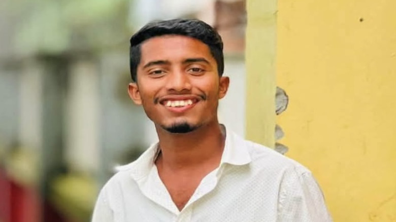 পেকুয়ায় বিদ্যুৎ খুঁটিতে উঠে কাজ, বিদ্যুৎস্পৃষ্টে...