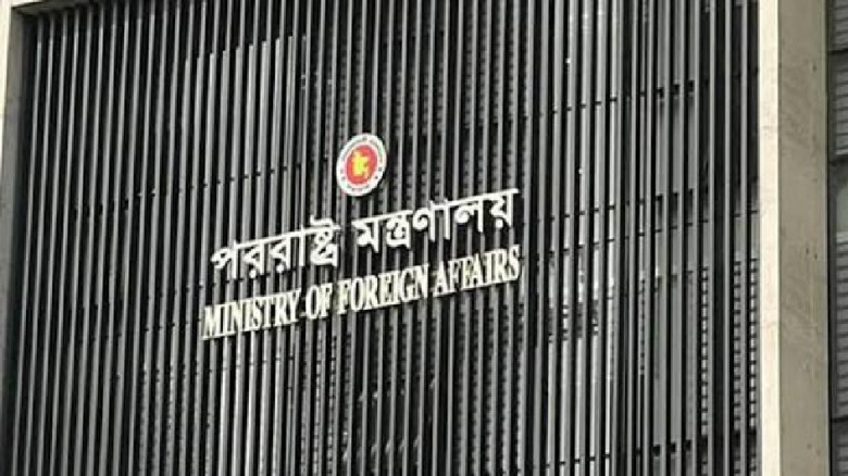 দিল্লিতে শেখ হাসিনার সংবাদ সম্মেলন: কথা বলতে দেওয়া...