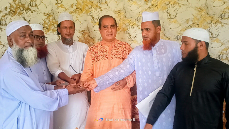 কেন্দুয়ায় ইমামদের অনুদান দিয়ে নির্বাচনের প্রতিশ্রু...