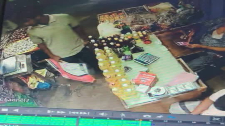 বাঙ্গালহালিয়ায় অভিনব কায়দায়  দোকানে চুরি, ১১ হাজ...