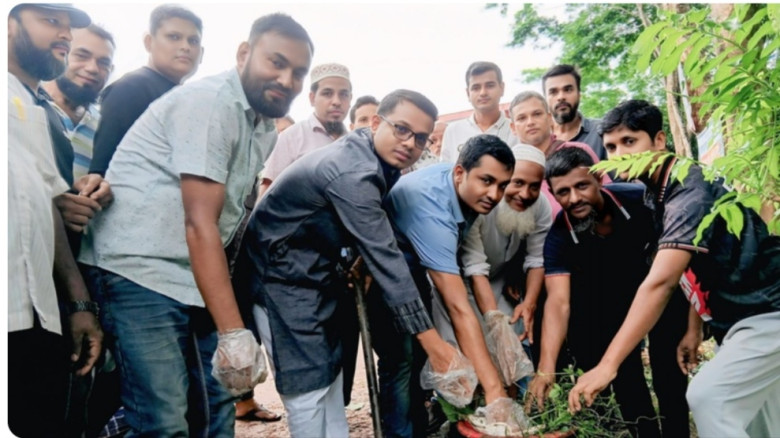 গৌরনদীর কমলাপুরে ঐতিহ্যবাহী খাল রক্ষায় পরিচ্ছন্নতা...