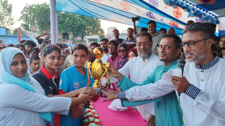 সারিয়াকান্দি আরাফাত রহমান কোকোর স্মরনে মহিলা ফুটবল...