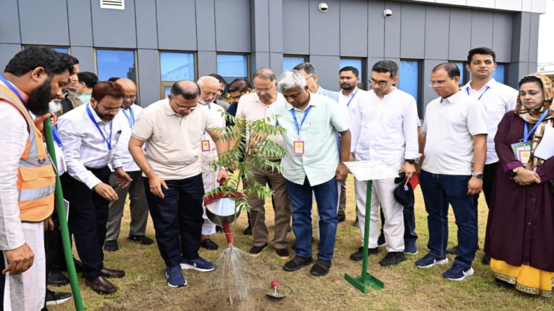মহেশখালীর মাতারবাড়ী বিদ্যুৎকেন্দ্র পরিদর্শনে প্রধা...