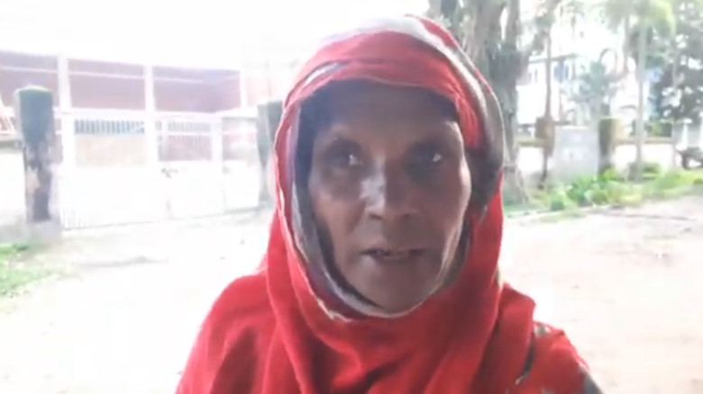 কালীগঞ্জে পেটের ক্ষুধায় ইউএনও অফিসের সামনে দিনমজুর...