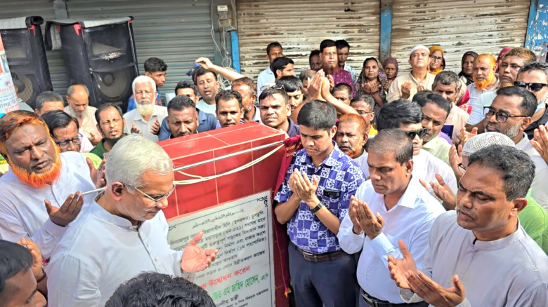 হিলি স্থল বন্দরের দীর্ঘ দিনের বেহাল সড়ক ফোরলেন উন...