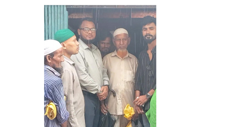 টেকনাফ পৌরসভায় কম খরচে মিলছে চাল ও আটা...