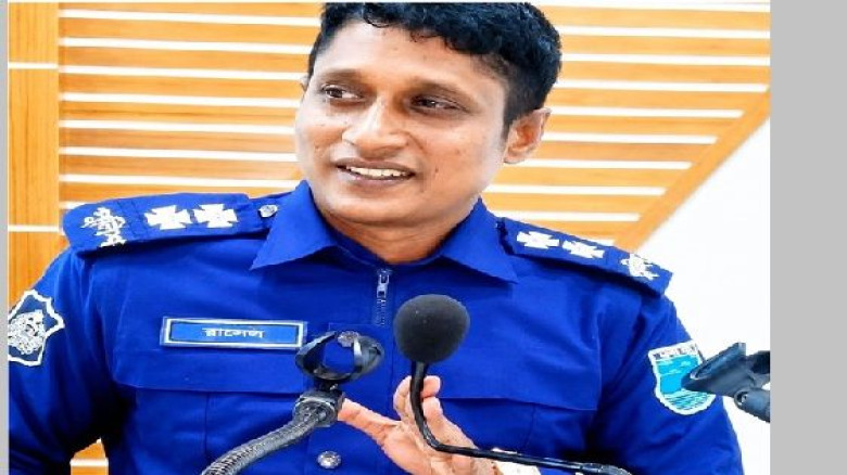হবিগঞ্জে ফল বিক্রেতার মোবাইল চুরির অভিযোগে এসআই  ক...