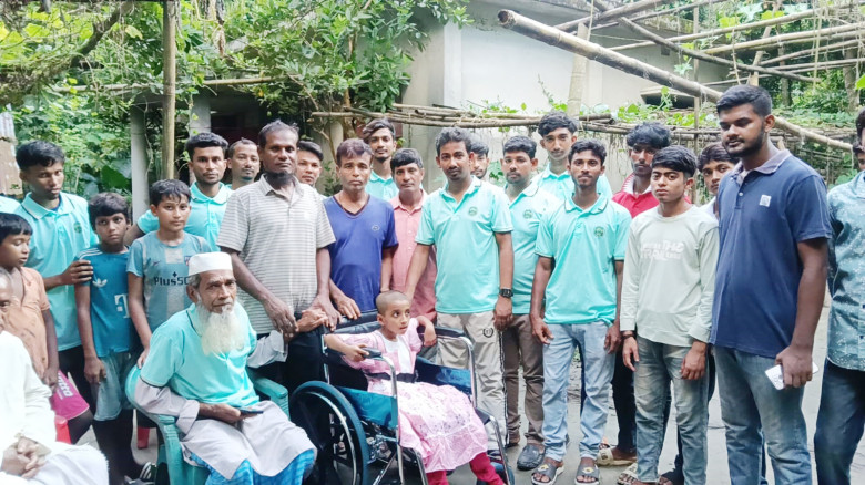 কালিয়ায় প্রতিবন্ধী শিশুকে হুইলচেয়ার, শিক্ষার্থীদের...