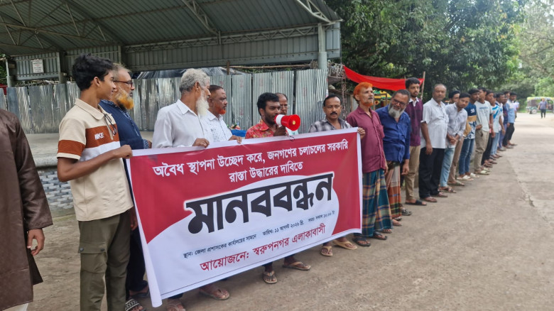 চাঁপাইনবাবগঞ্জে সরকারি রাস্তা দখল করে অবৈধ স্থাপনা...