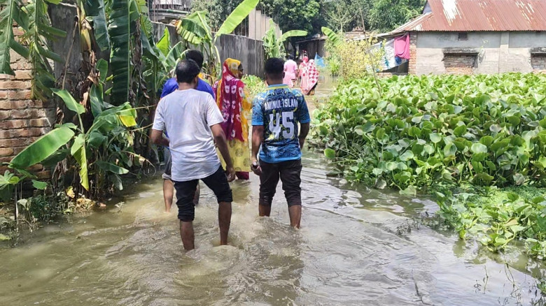 ভালুকায় খাল বন্ধ করে রাখায় চরম ভোগান্তিতে হাজারো ম...