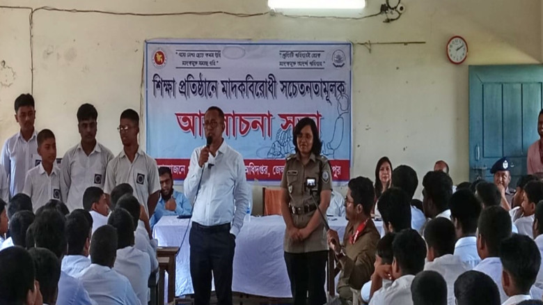 ‘মাদক নয়, সৃজনশীলতায় যুক্ত হও’ সদরপুরে শিক্ষার্থীদ...
