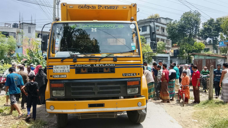 ভূঞাপুরে নিজ চালকের ভুলে হেলপার চাকায় পিষ্ট...