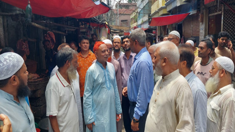 আরডিএ মার্কেট পরিদর্শনে চেয়ারম্যান, আধুনিকায়নের আশ...