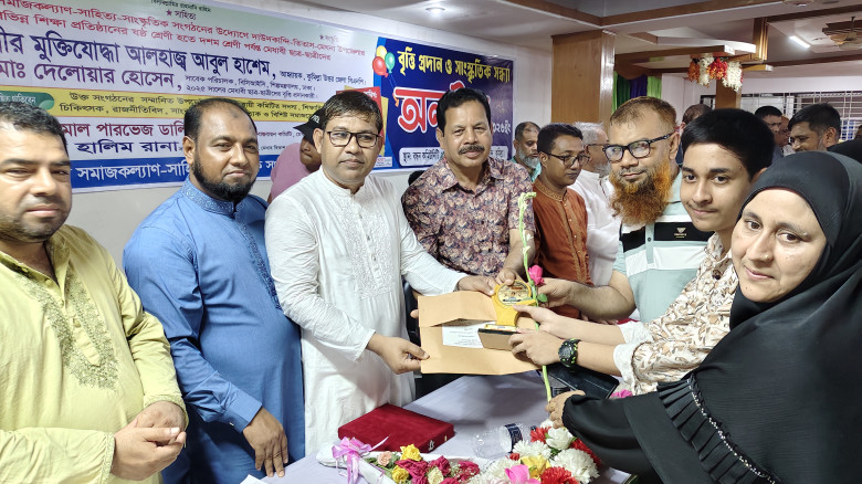 দাউদকান্দিতে মেধাবীদের পাশে মেধার বিকাশ সংগঠন, বৃত...