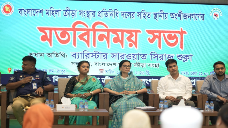 ক্রীড়াঙ্গনে মেয়েদের এগিয়ে নিতে দরকার গোড়ামীমুক্ত ন...