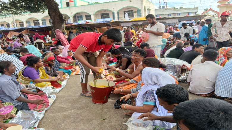 আখাউড়ায় কল্লা শাহ'র ওরশে প্রতিদিন  তিন হাজার মানুষ...